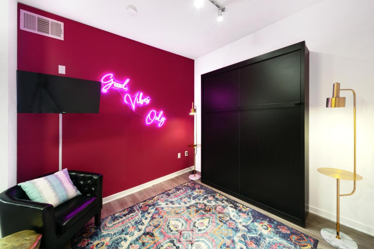 Fairfax District Chic City Oasis 2 Bedroom Apt With Den 136 Лос Анджелис Екстериор снимка