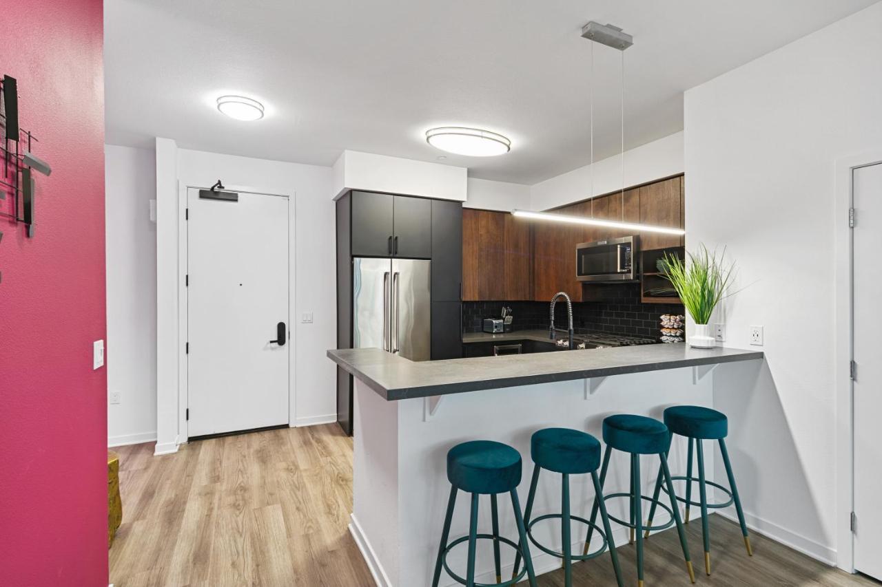Fairfax District Chic City Oasis 2 Bedroom Apt With Den 136 Лос Анджелис Екстериор снимка